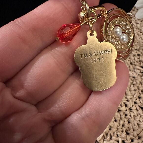 TM & WBEI Lot of Harry Potter Gryffindor Necklace, Bangles and earrings - Picture 4 of 10